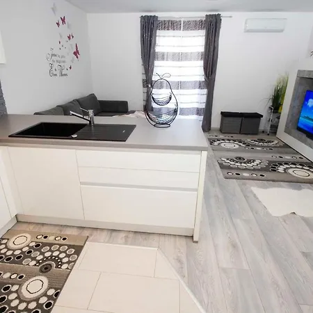 Maria Apartment *